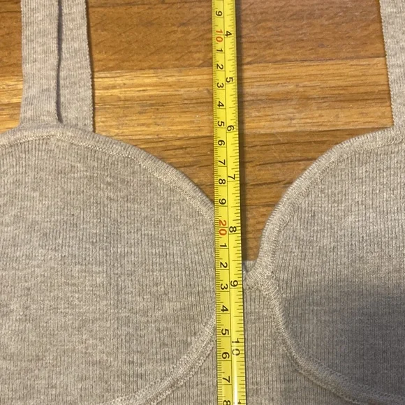 *last chance* NWOT. H&M | Women’s cropped grey/brown tank top. Never worn!! - Picture 6 of 15
